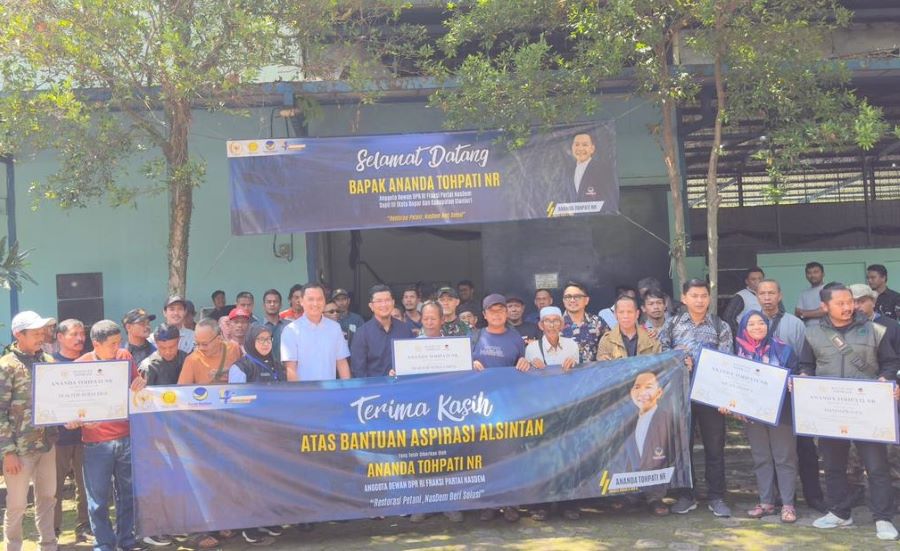 Ananda Tohpati Salurkan Alsintan untuk Petani Cianjur